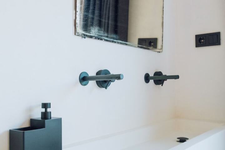 Room 3 of 190