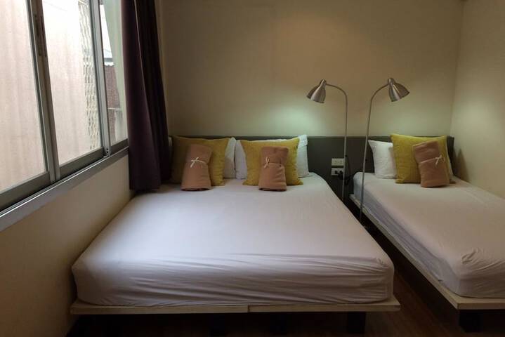 Room 2 of 92