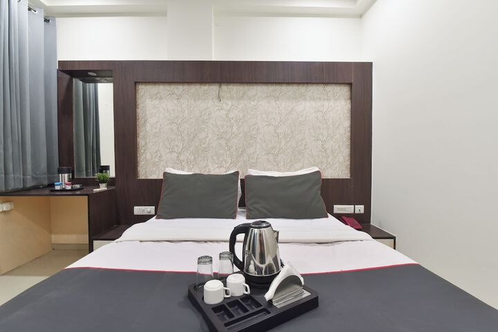 Room 11 of 37