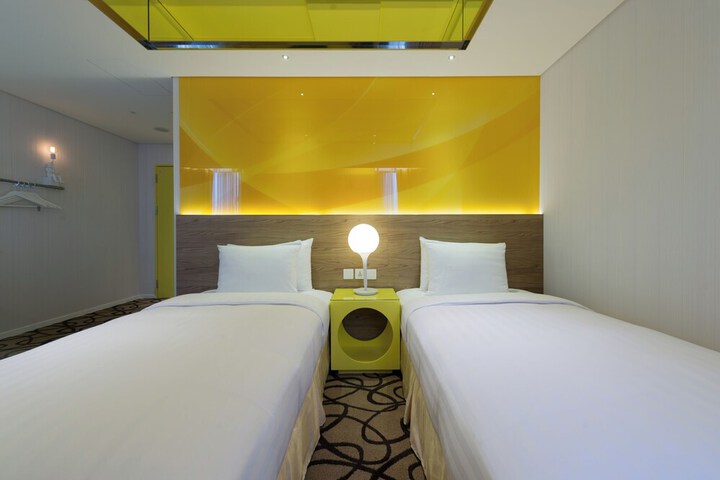 Room 118 of 171