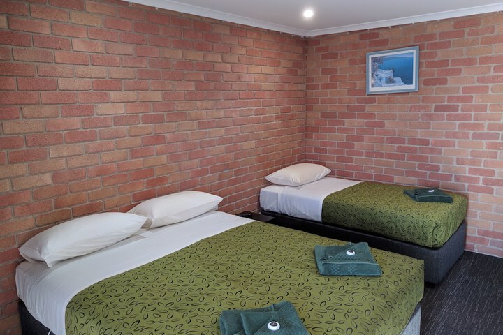 Room 28 of 74
