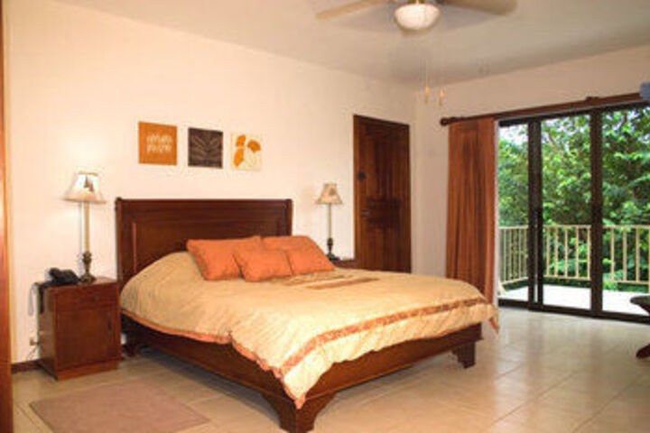 Room 8 of 9