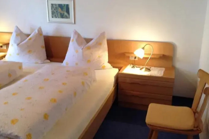Room 3 of 9