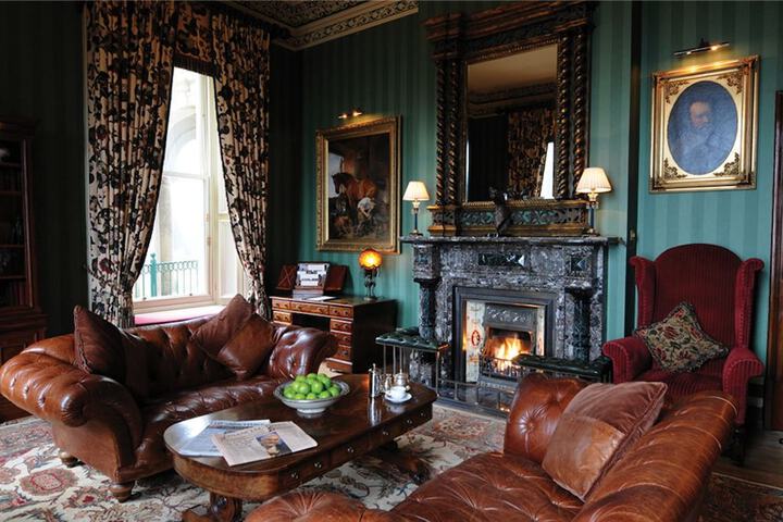 Lounge 106 of 137