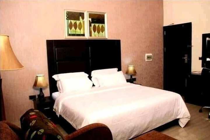 Room 17 of 25