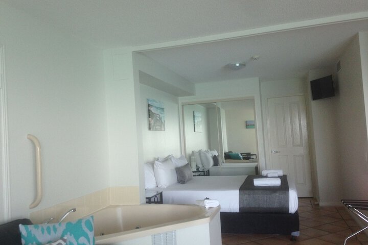 Room 4 of 90