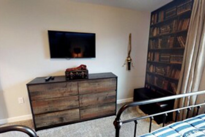 Room 32 of 37