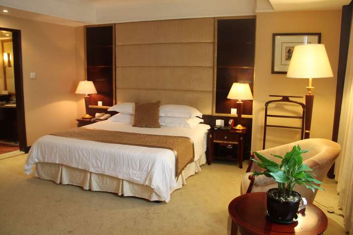 Room 4 of 24