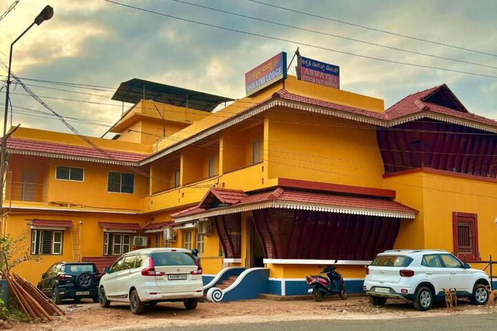 Aswathi Tourist Home