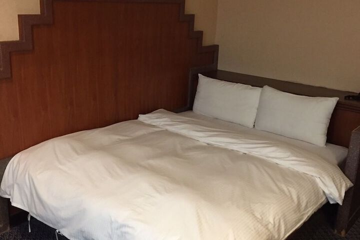 Room 14 of 35