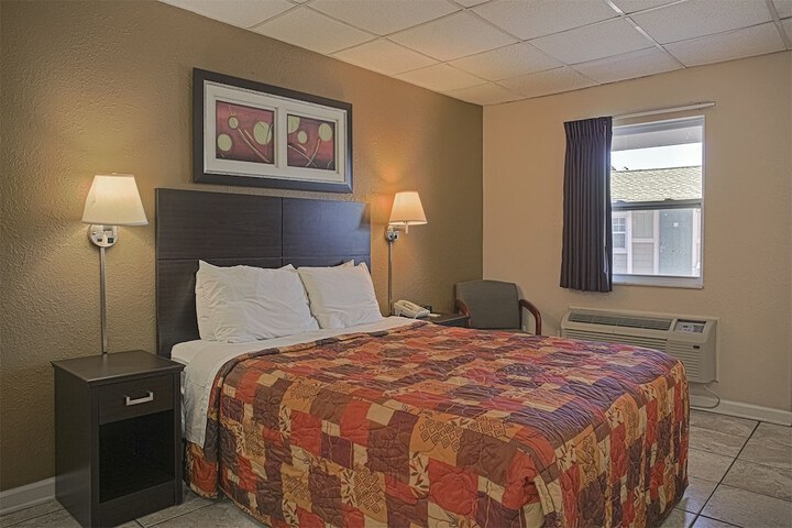 Room 9 of 34