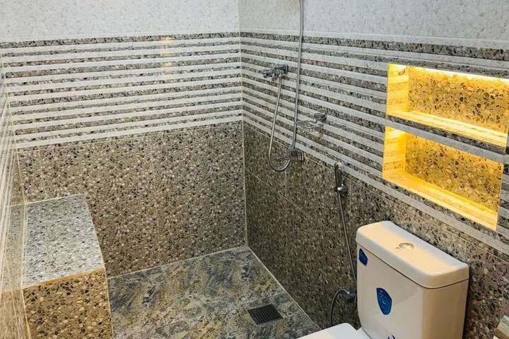 Room 7 of 13