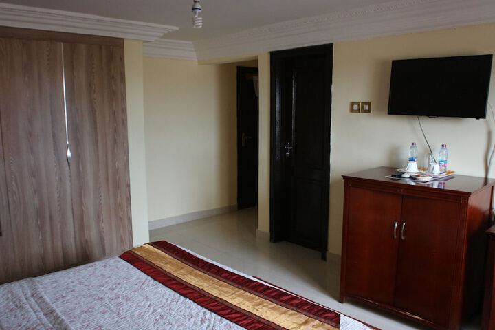 Room 8 of 47