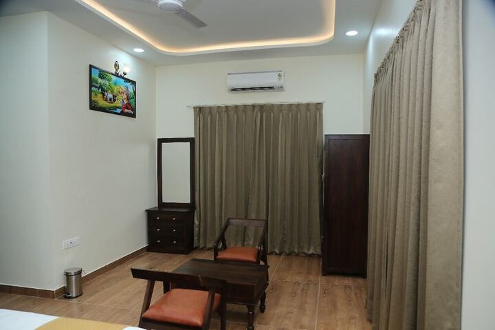 Room 6 of 15