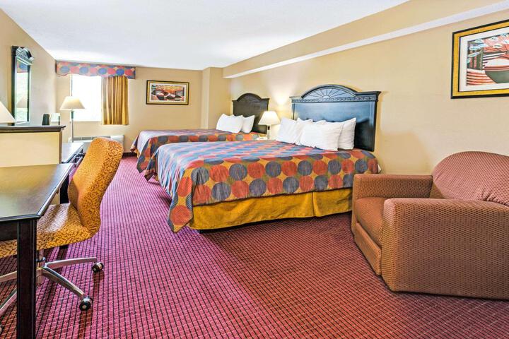 2 Queen Beds (3 of 6)