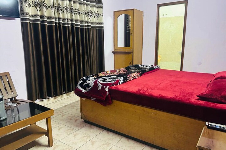 Room 5 of 13