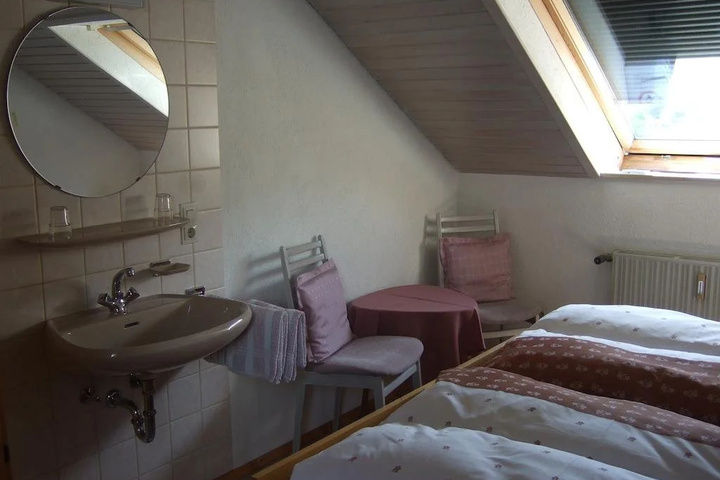 Room 4 of 4