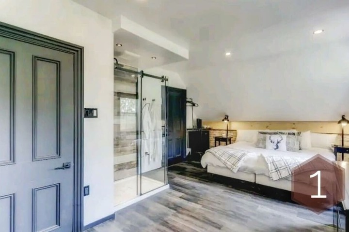 Room 6 of 36