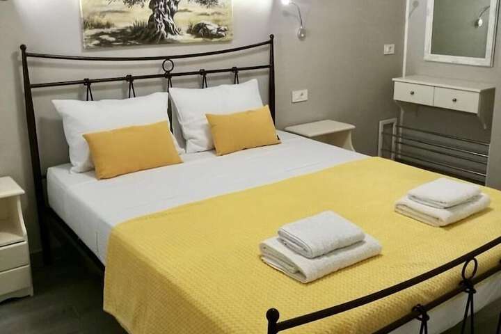 Room 2 of 104