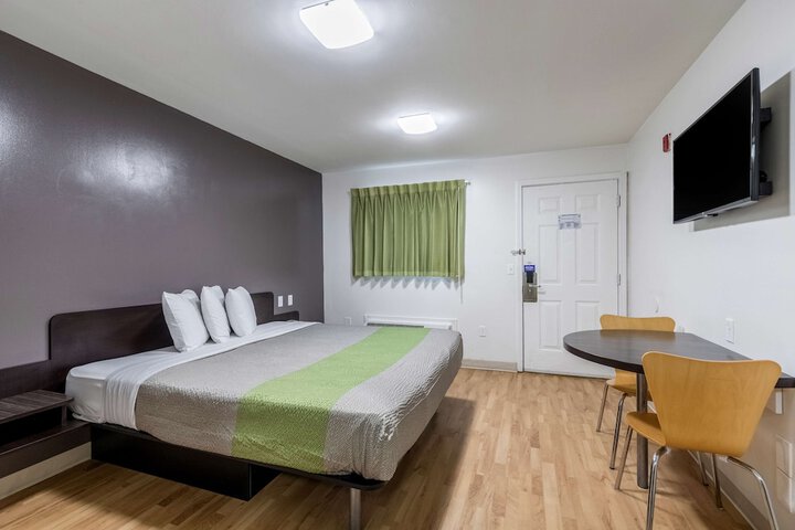 1 King Bed Kitchen (4 of 4)