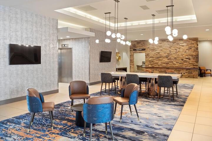 Entrance & Lobby