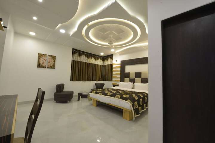 Room 4 of 44