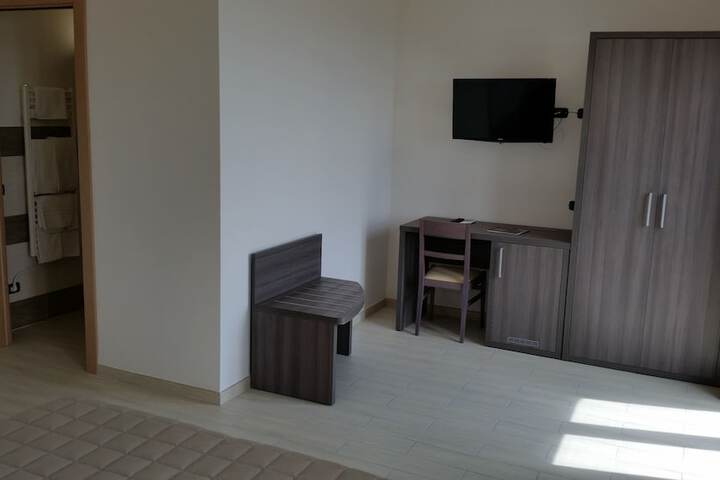 Room 9 of 39