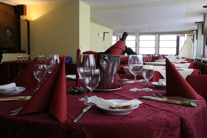 Dining 31 of 44