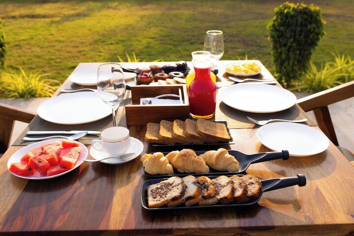 Breakfast/Coffee Service 90 of 139