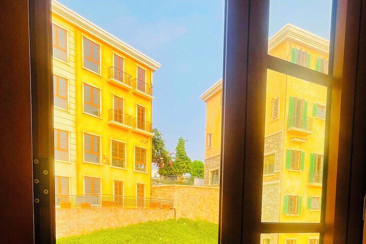 Room 19 of 38