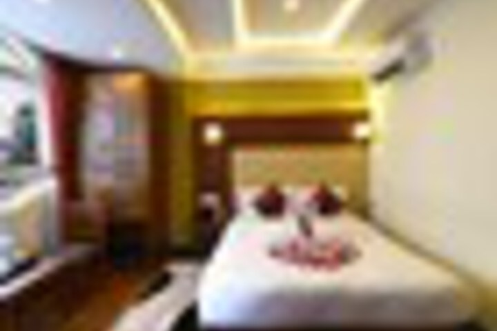Room 83 of 339
