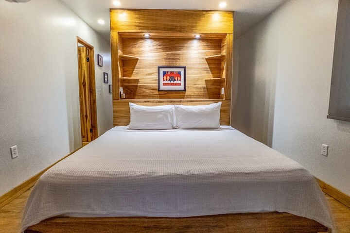 Room 18 of 124