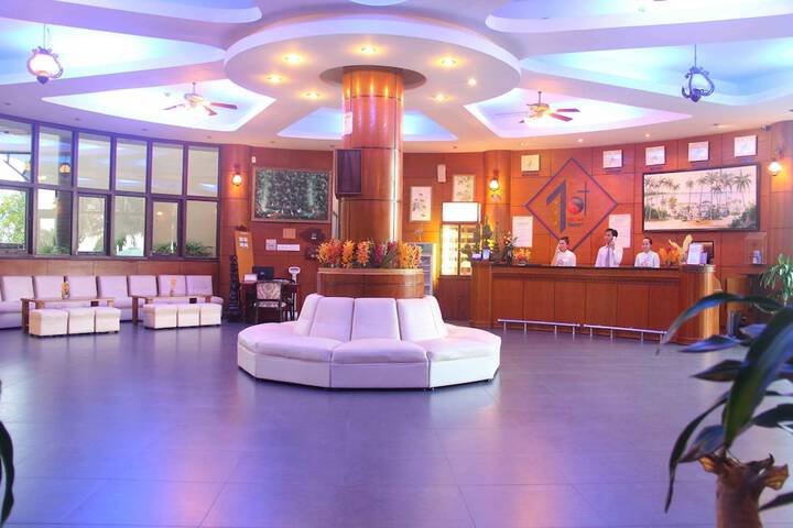 Entrance & Lobby