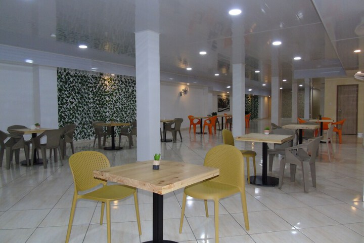 Dining 84 of 88