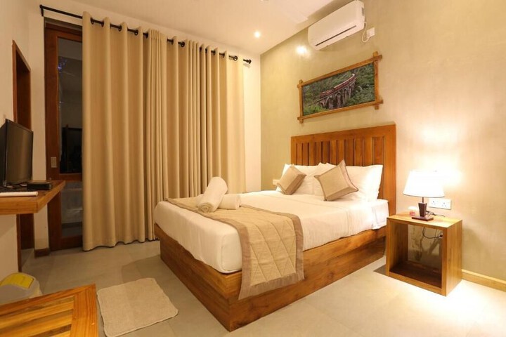 Room 8 of 32