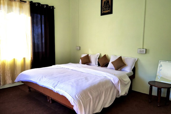 Room 11 of 32