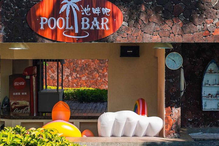 Pool 50 of 103