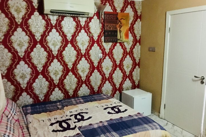 Room 12 of 28