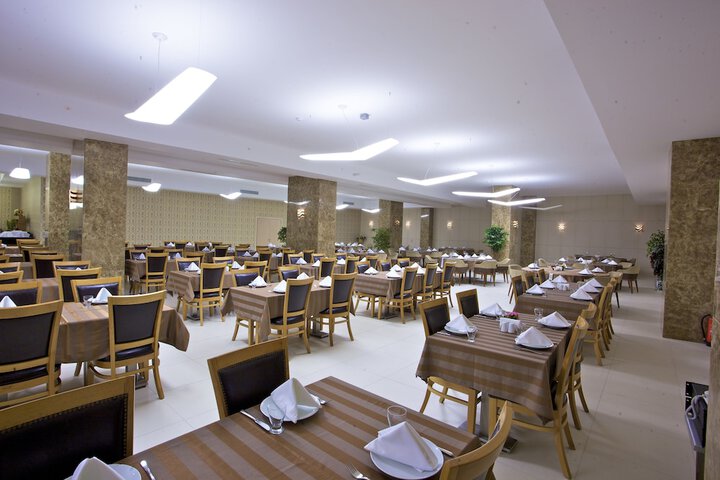 Dining 44 of 59