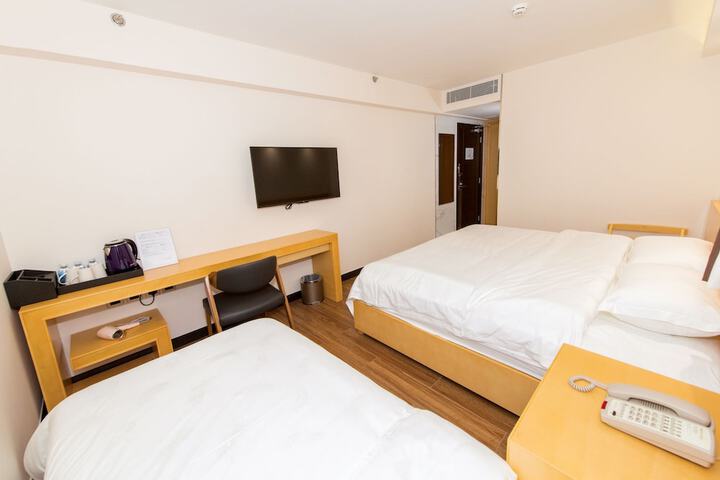 Room 10 of 21