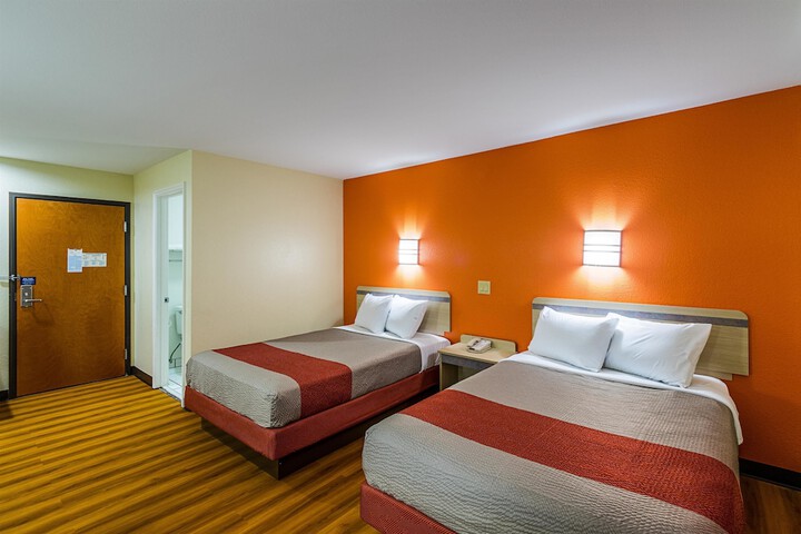 2 Double Beds (11 of 11)