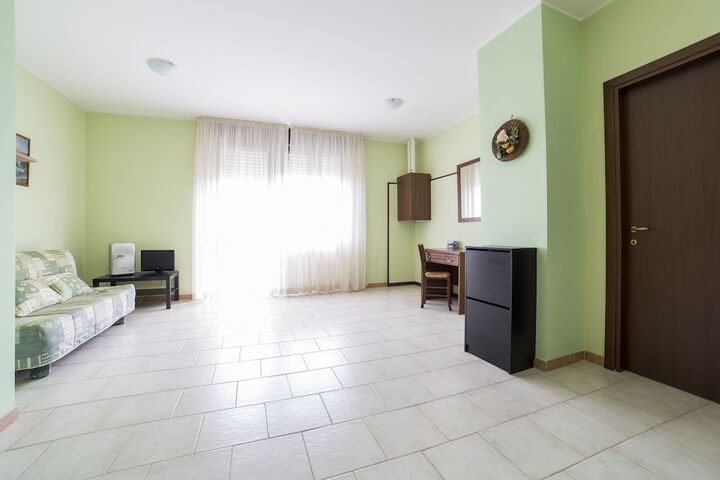 Room 16 of 36