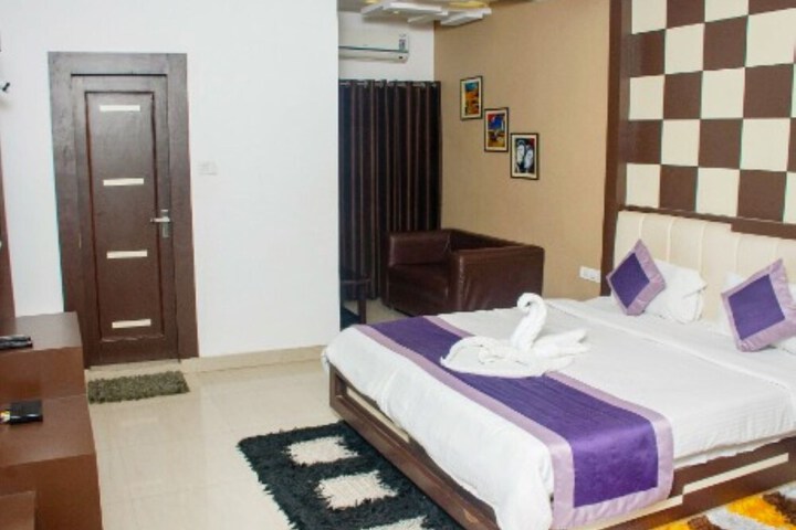 Room 2 of 5