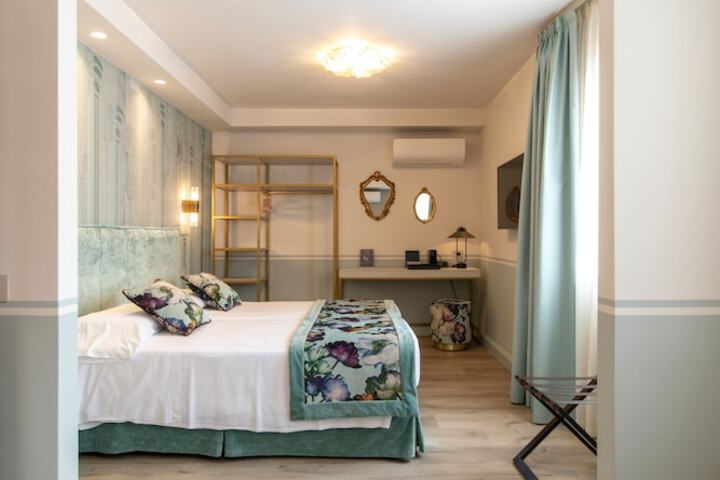Room 46 of 80