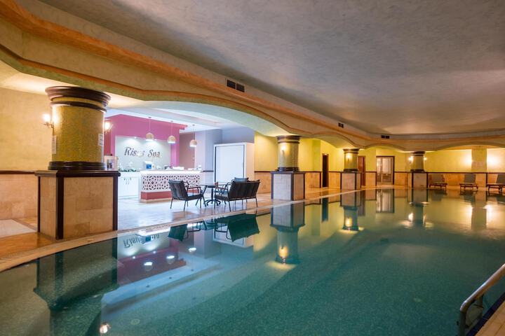 Hotel Pool