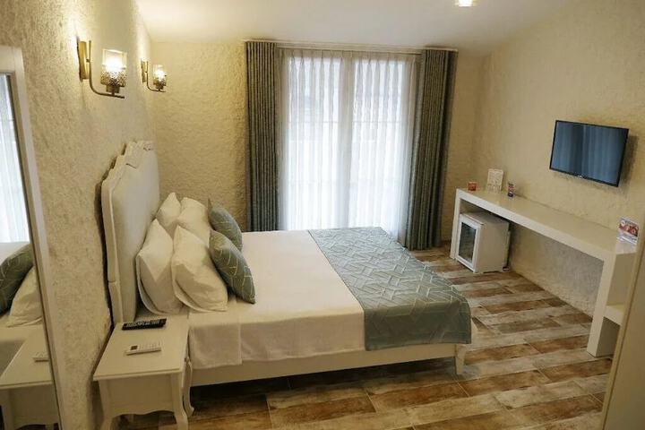 Room 3 of 8