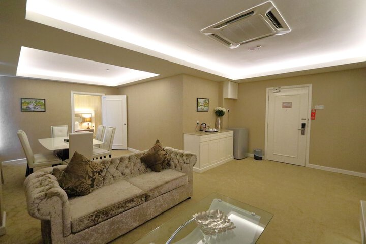 Room 15 of 66