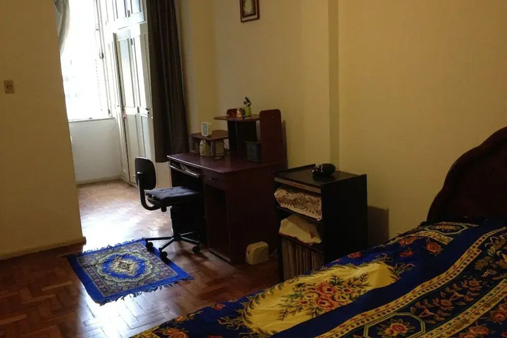Room 4 of 9