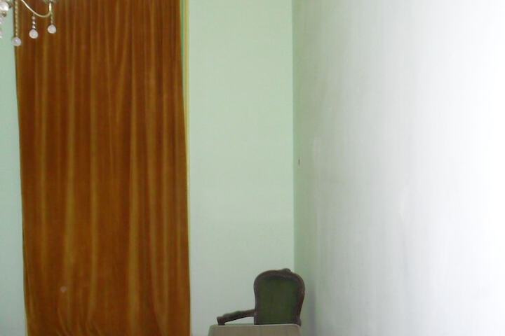 Room 17 of 38