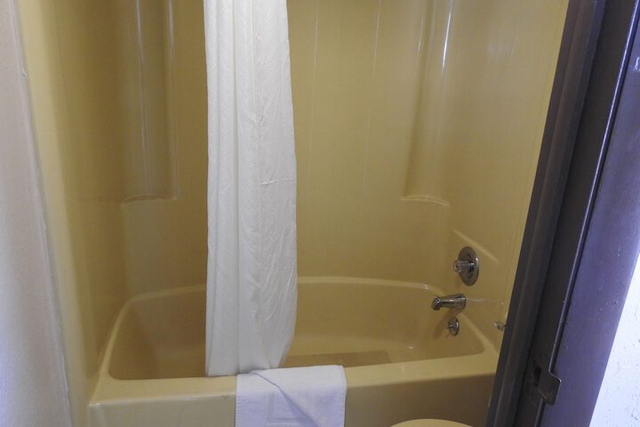 Room 21 of 34
